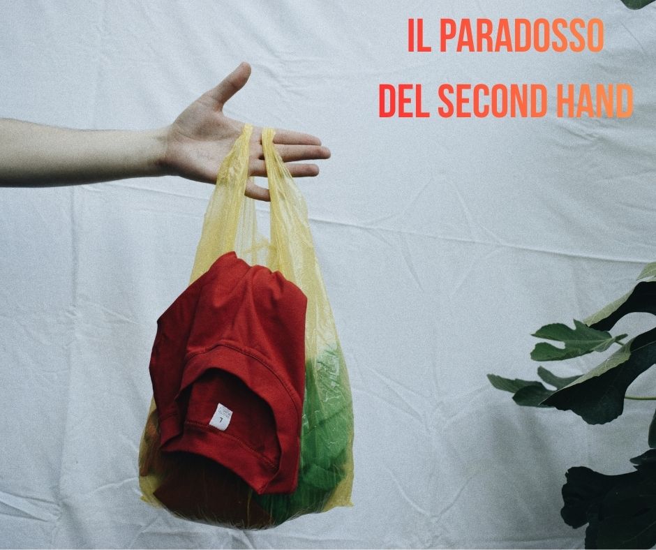 Second hand sostenibile e shopping di vestiti