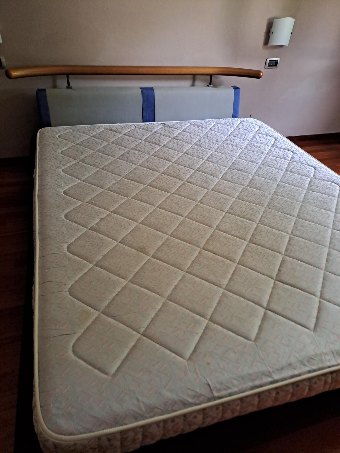 No marchio Letto matrimoniale da scambiare - mobili a Como - foto 2
